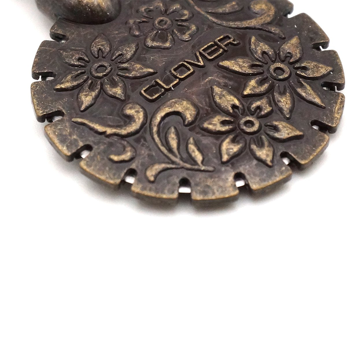Thread Cutter Clover Thread Cutter Pendant (Antique Gold) | Clover – Clover USA