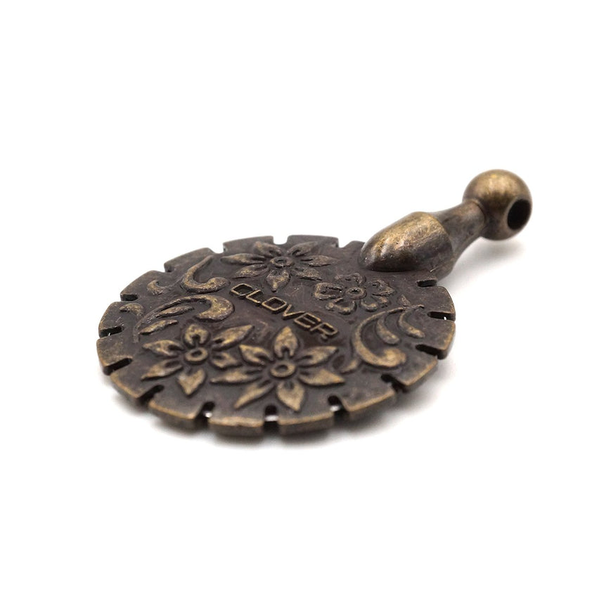 Thread Cutter Pendant (Antique Gold) | Clover – Clover Needlecraft, Inc.